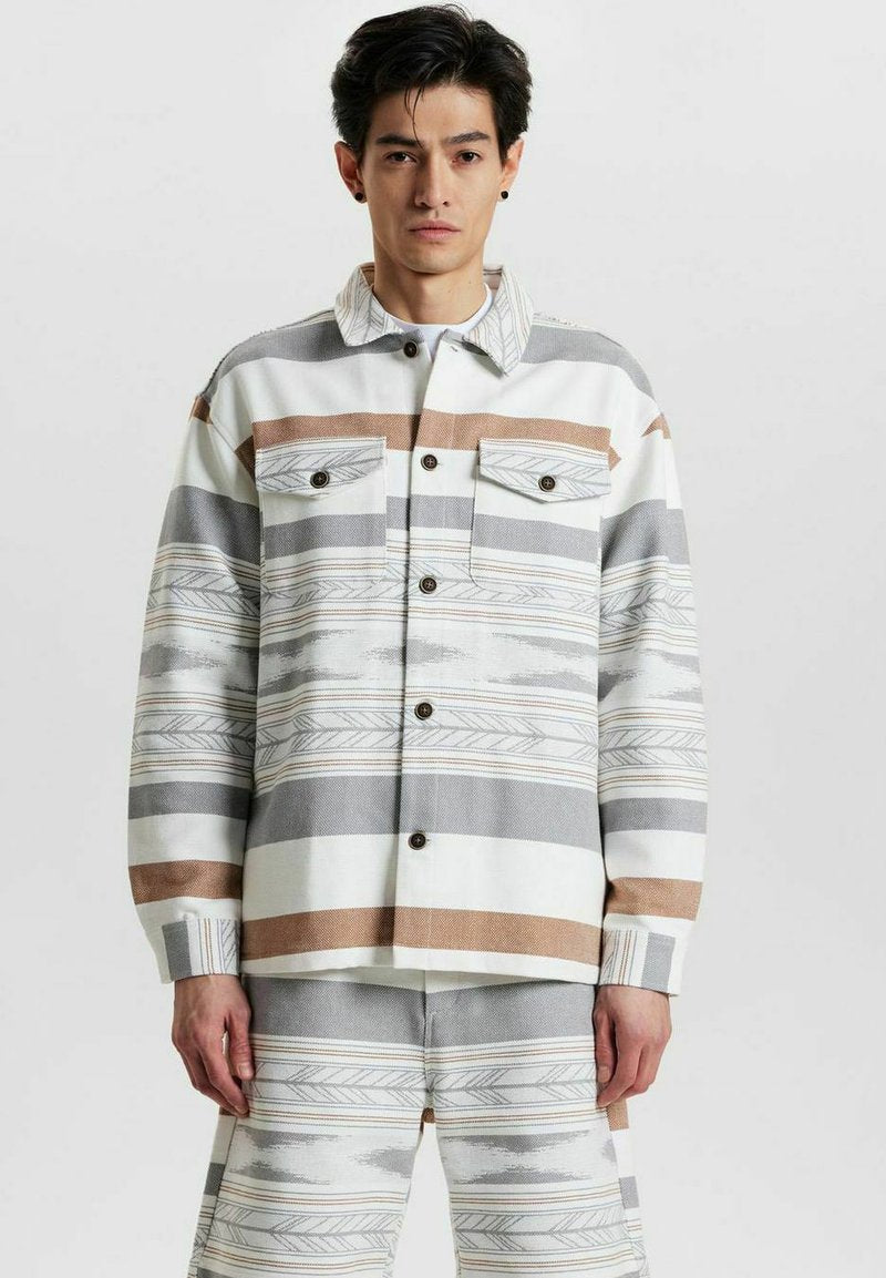 Anerkjendt AKOTTO JACQUARD OS - Leichte Jacke - Wood Thrush