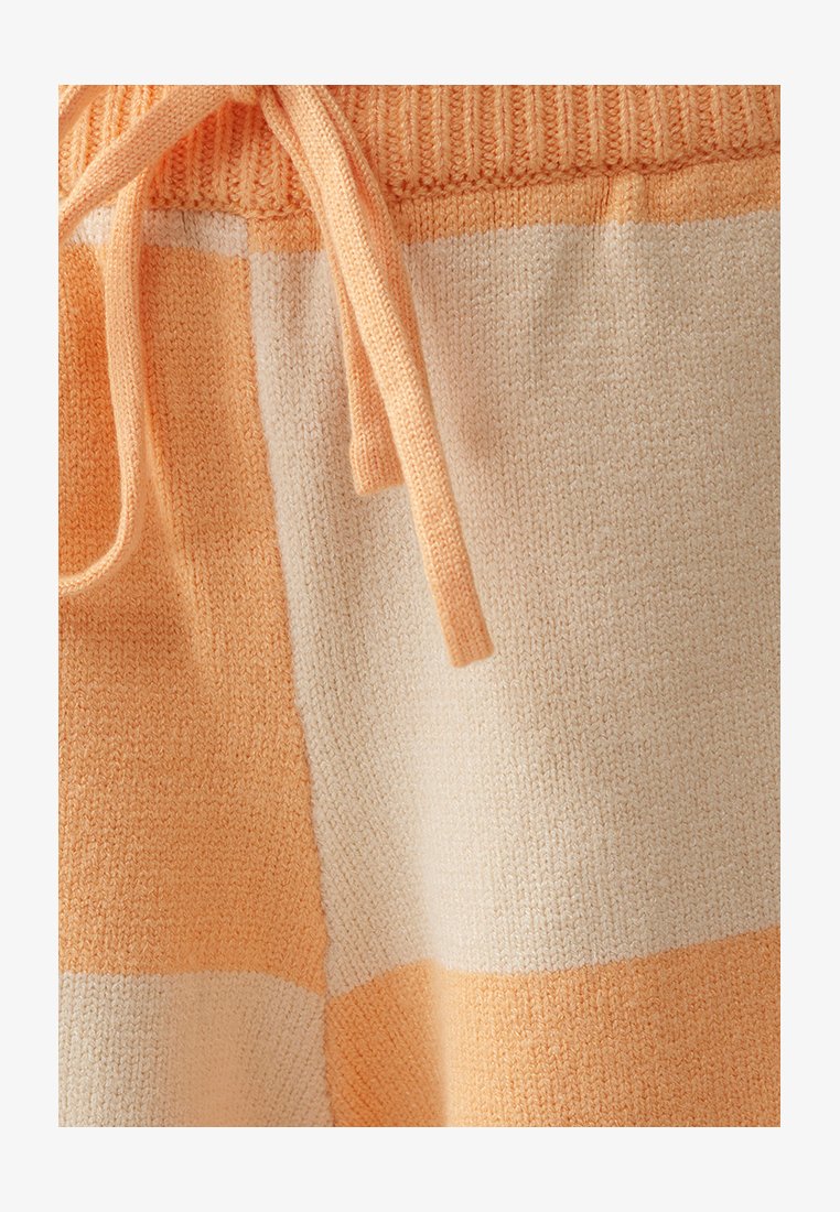 CHECKER - Shorts - Tangerine