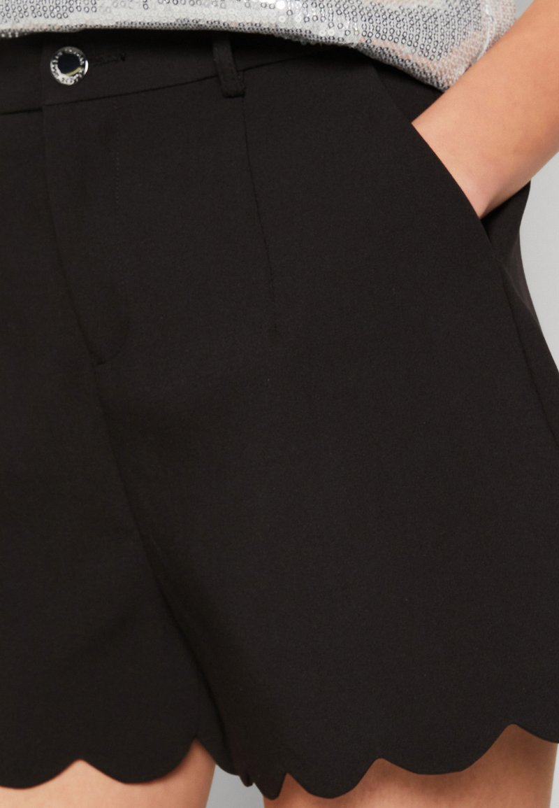 MORGAN SHAKIR - Shorts - Noir