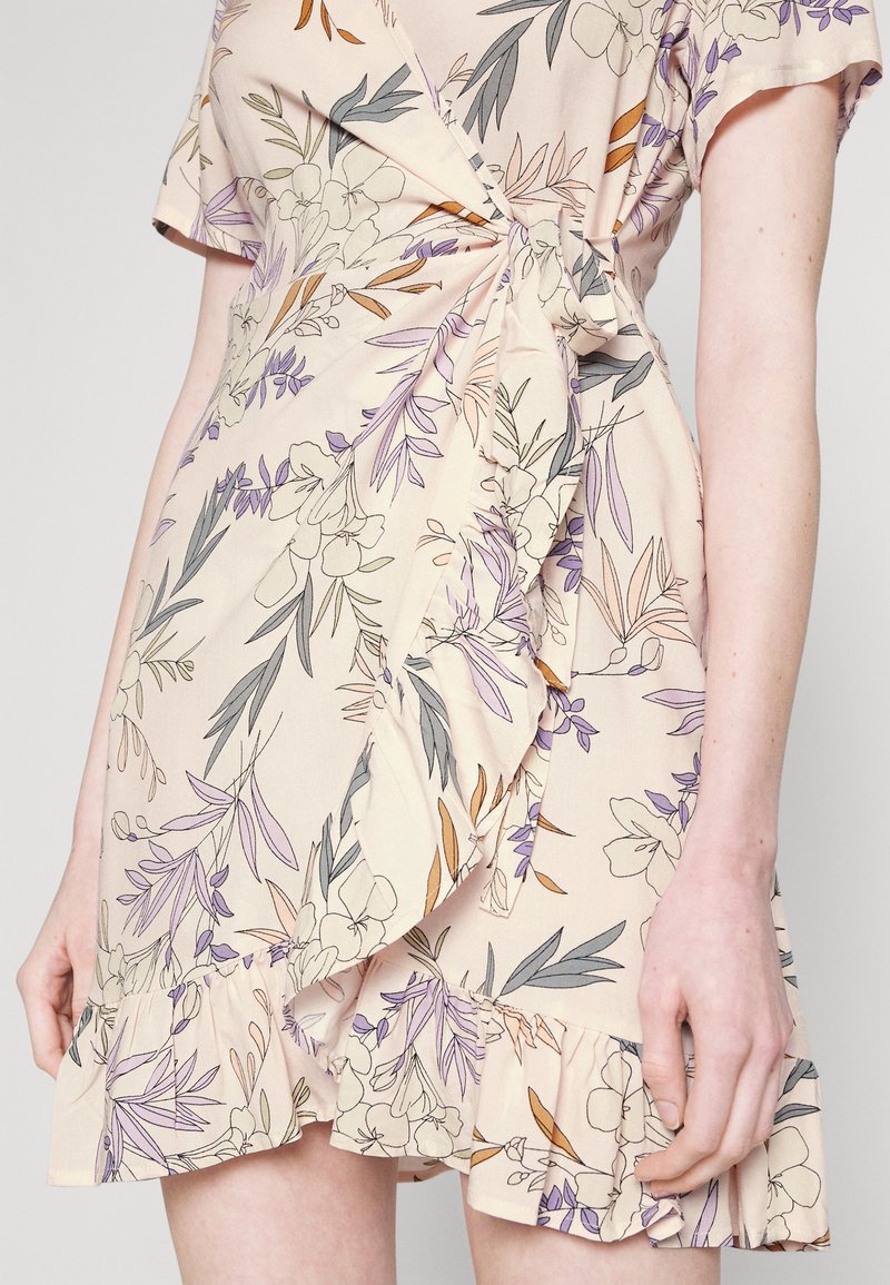 ONLY ONLNOVA LIFE MARLIE WRAP DRESS - Freizeitkleid - Peach Blush Leonora
