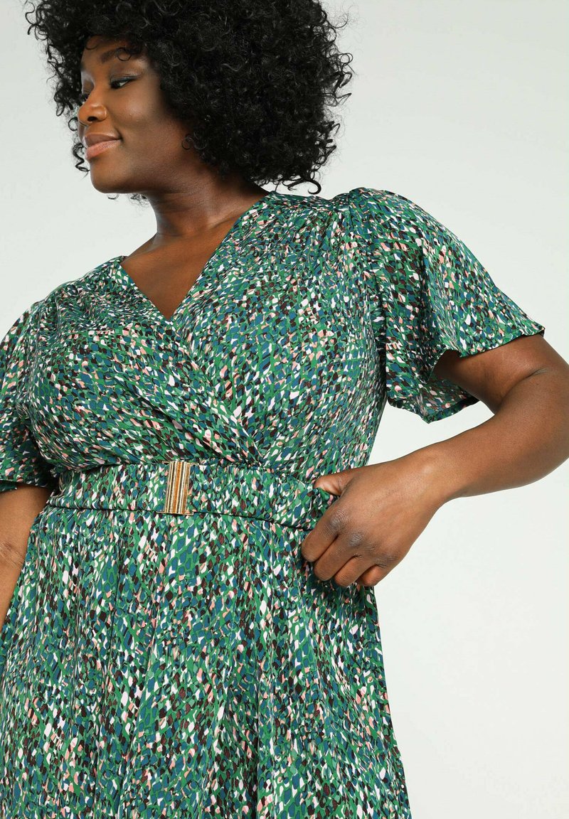 LONGUE MC CACHE COEUR CEINTURE - Freizeitkleid - Green