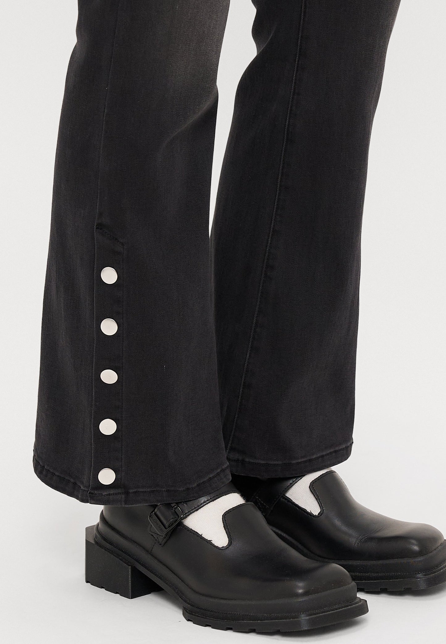 ONLY Petite ONLWAUW MID WAIST - Flared Jeans - Washed Black
