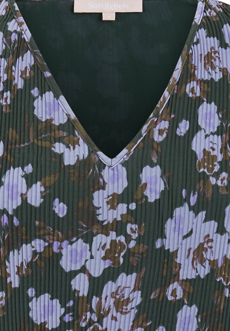 Soft Rebels SRHAZEL V-NECK - Bluse - Rose Print Climbing Ivy