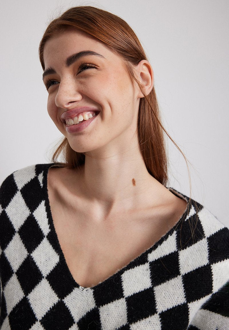 NA-KD OVERSIZED V NECK JUMPER - Strickpullover - Black/off White