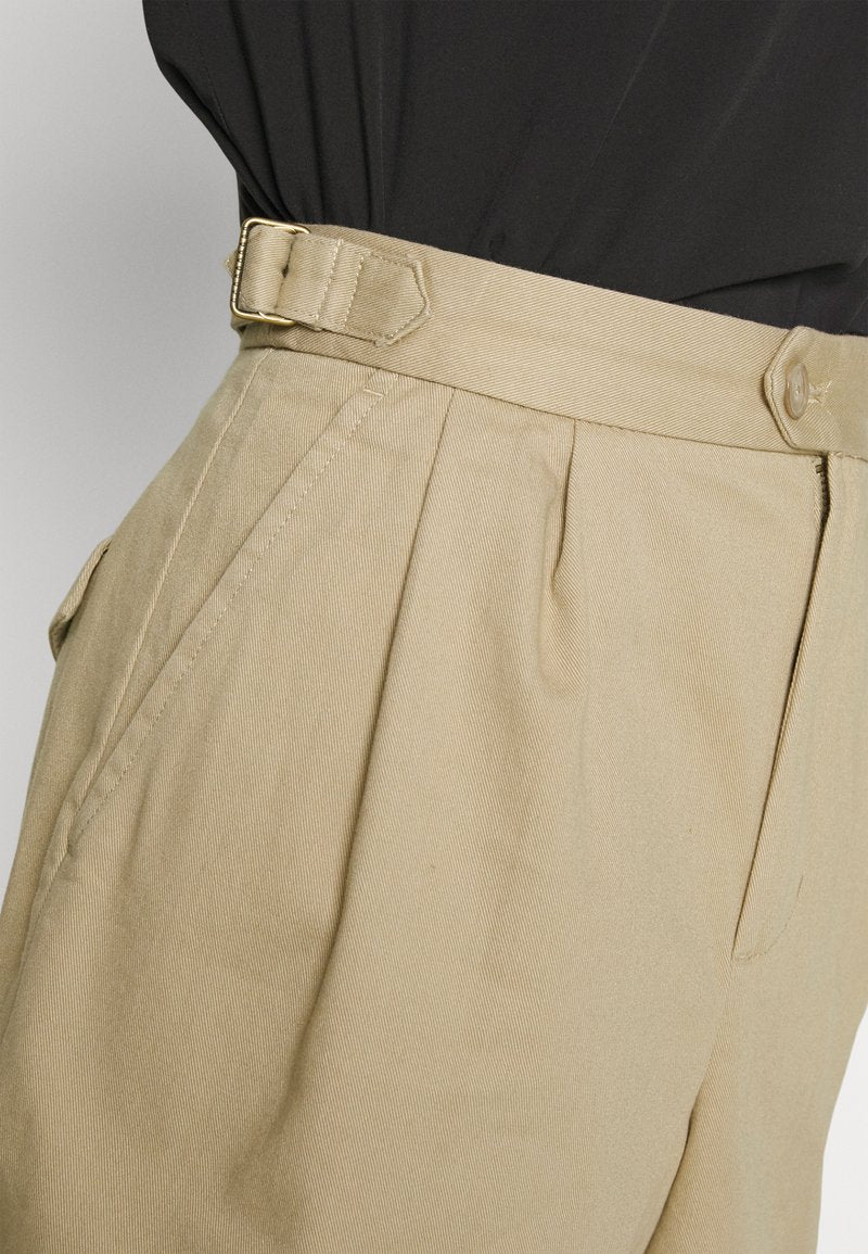 PLEATED ROLLED CUFF - Shorts - Sanded Khaki