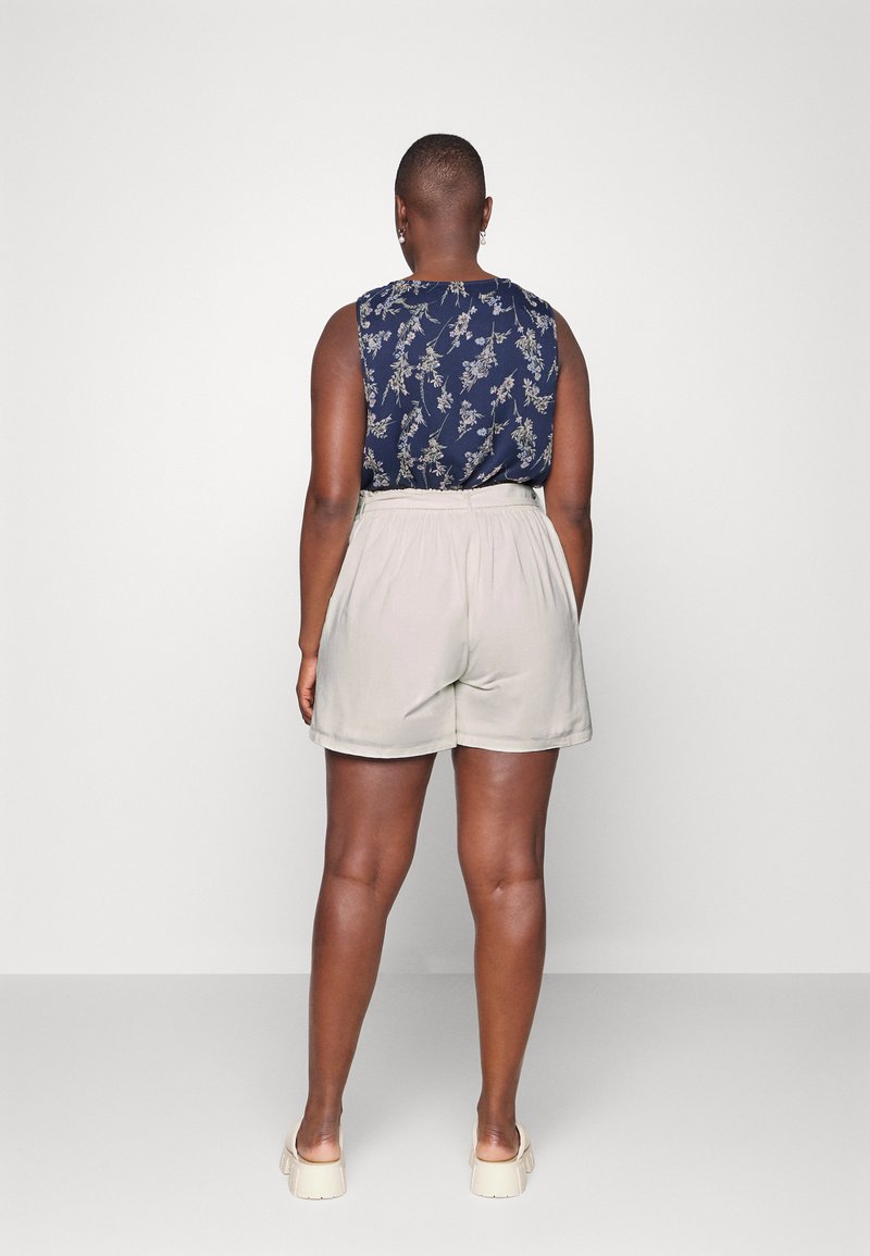 Vero Moda Curve VMDICTHE TIE - Shorts - Birch