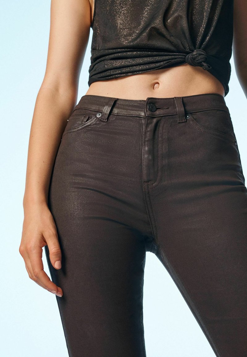  HIGH WAIST 90S STANDARD - Jeans Skinny Fit - Chocolate Brown Coated