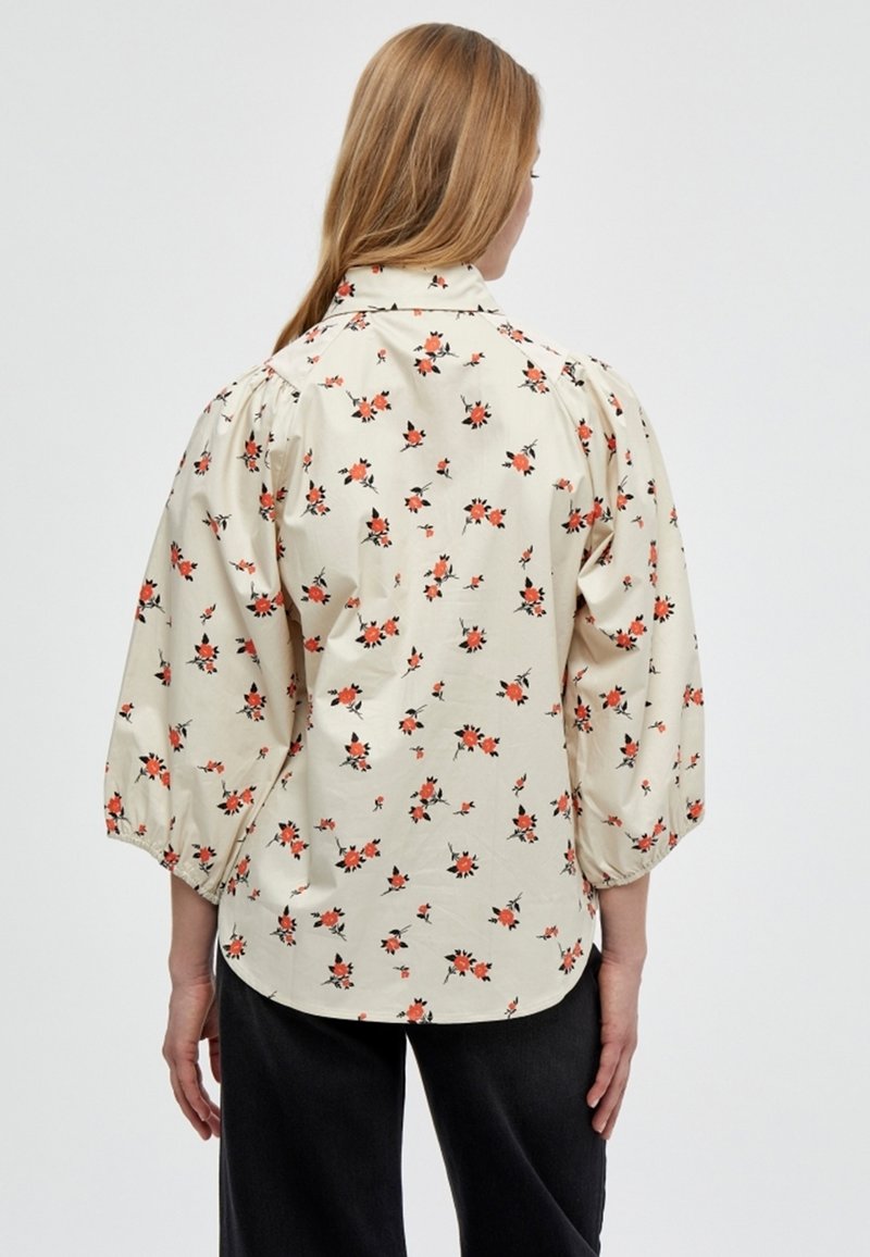 Minus JENA - Hemdbluse - Broken White Flower Print