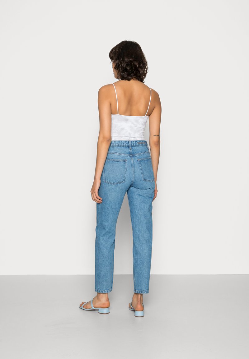 Gestuz DENA MOM JEANS - Jeans Straight Leg - Washed Mid Blue