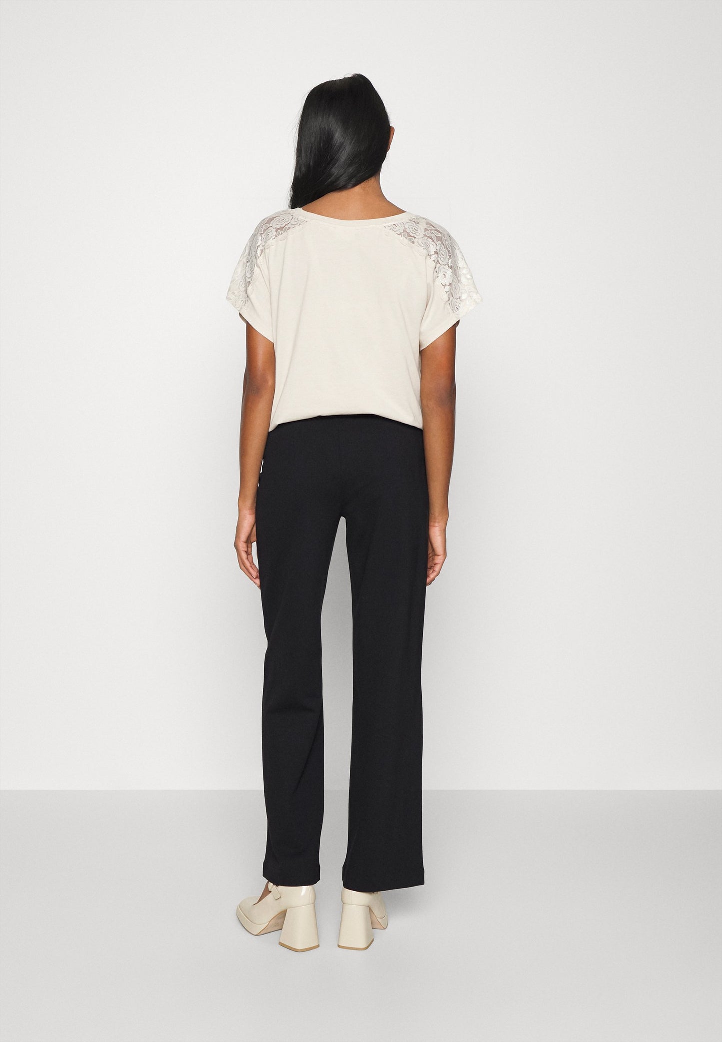  VMMKAMMIE PANT - Trousers - Black