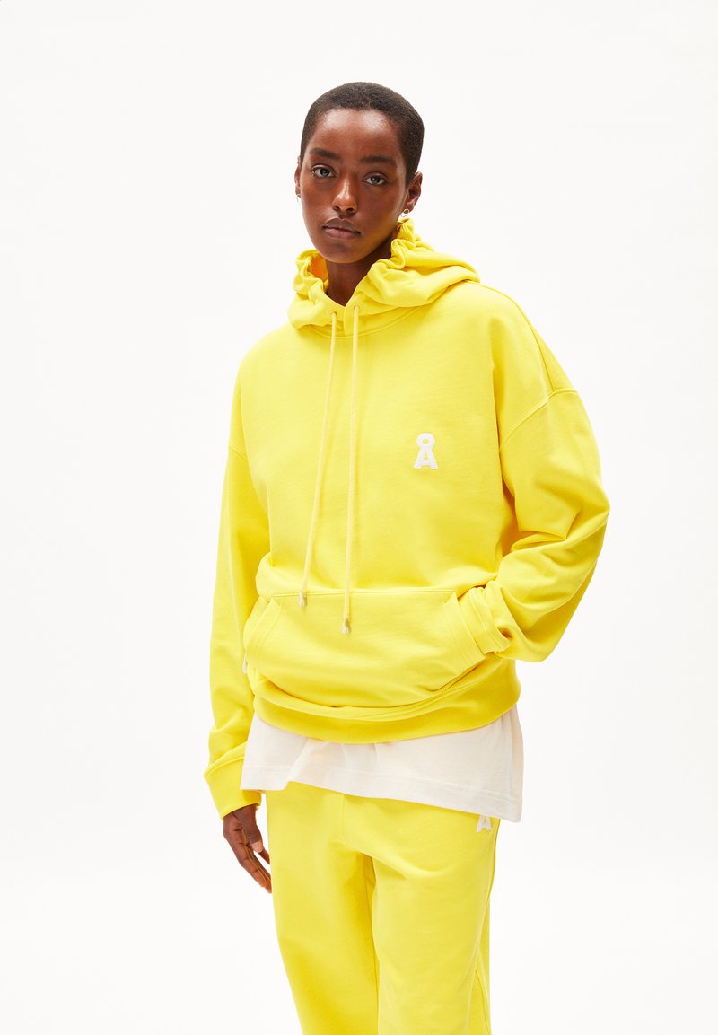  MAALI ICONIC CAPSULE - Kapuzenpullover - Armedangels Yellow