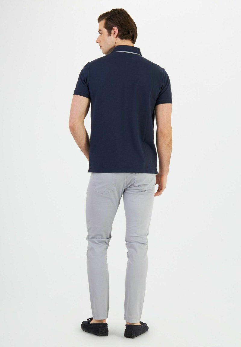  WITH OXFORD DETAILS - Poloshirt - Indaco