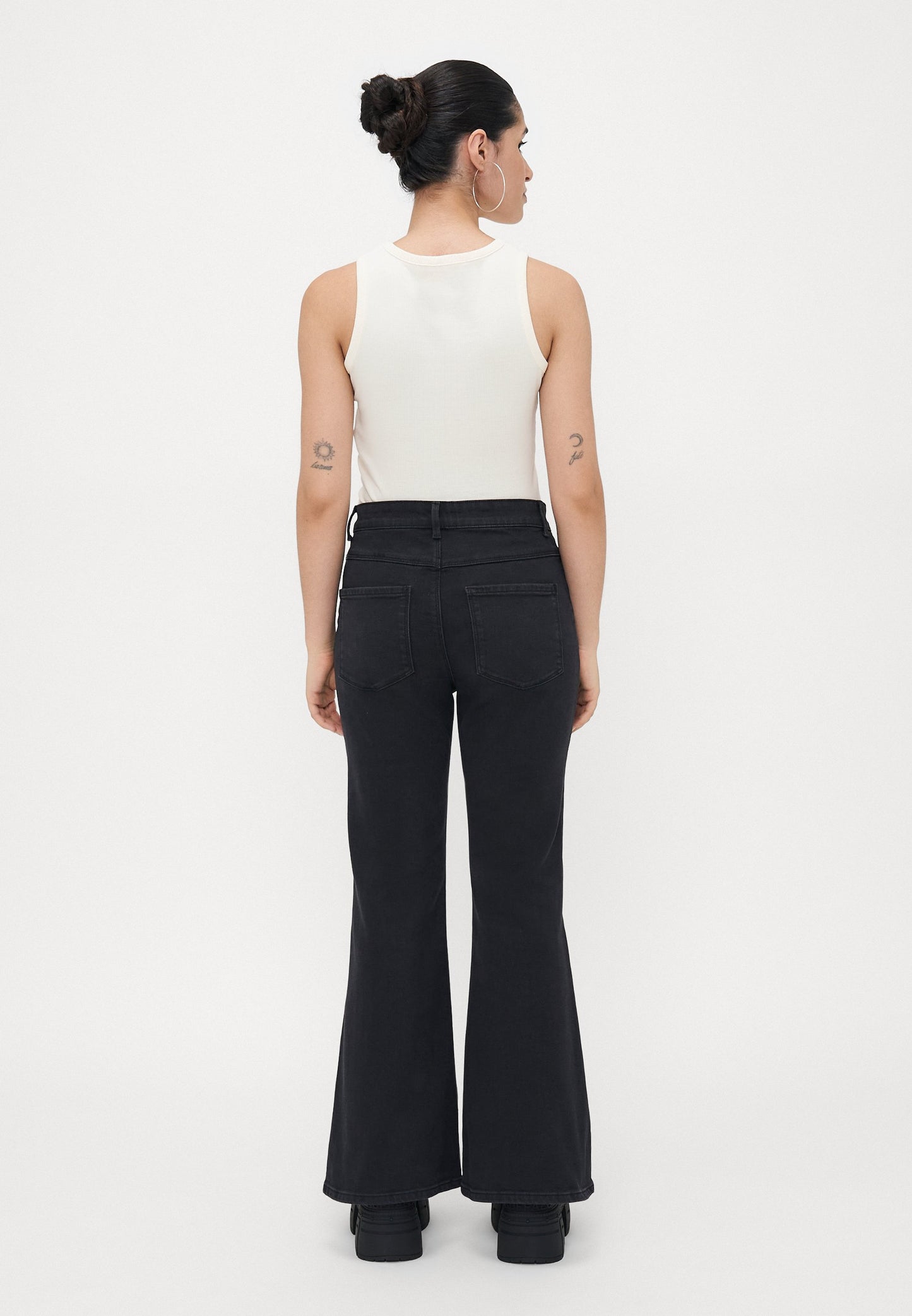 ONLY Petite ONLHENNI LIFE - Flared Jeans - Washed Black