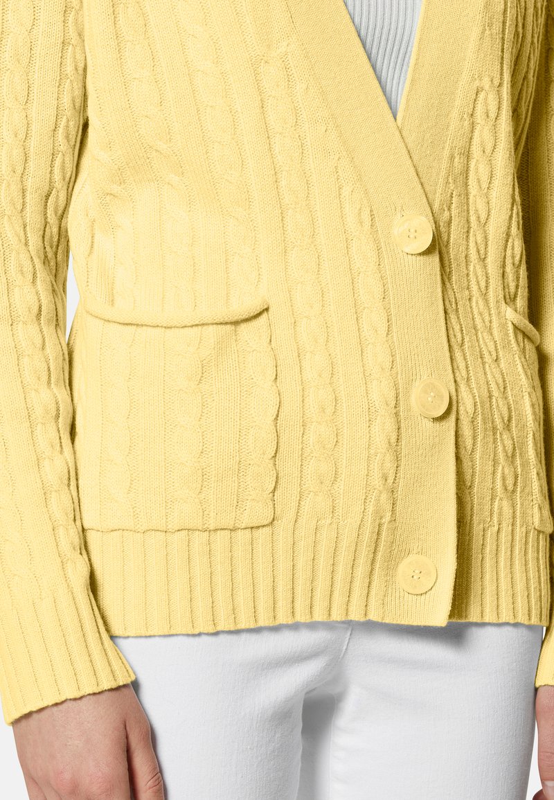  IN ANGESAGTEN FARBEN - Strickjacke - Vanille