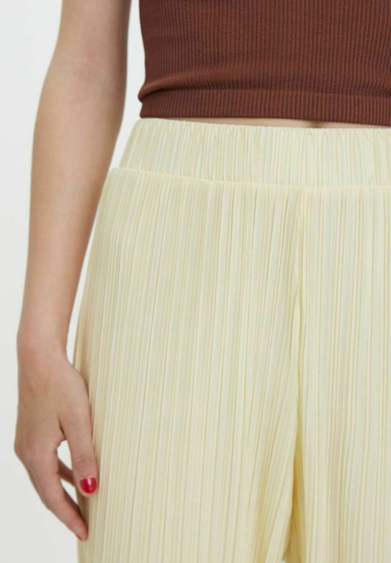 Vero Moda HOSE PLISSIERTE - Stoffhose - Tofu