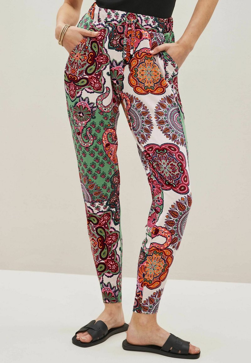 Next Jogginghose - Pink Paisley Scarf Print