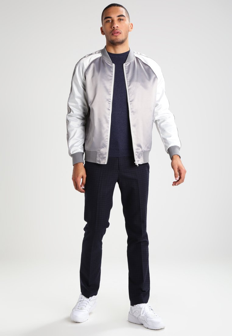 URBAN CLASSICS SOUVENIR - Bomberjacke - Silver/offwhite