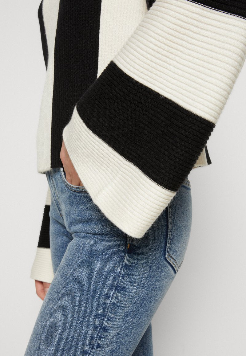 NA-KD STRIPED DETAIL - Strickpullover - Black/off White