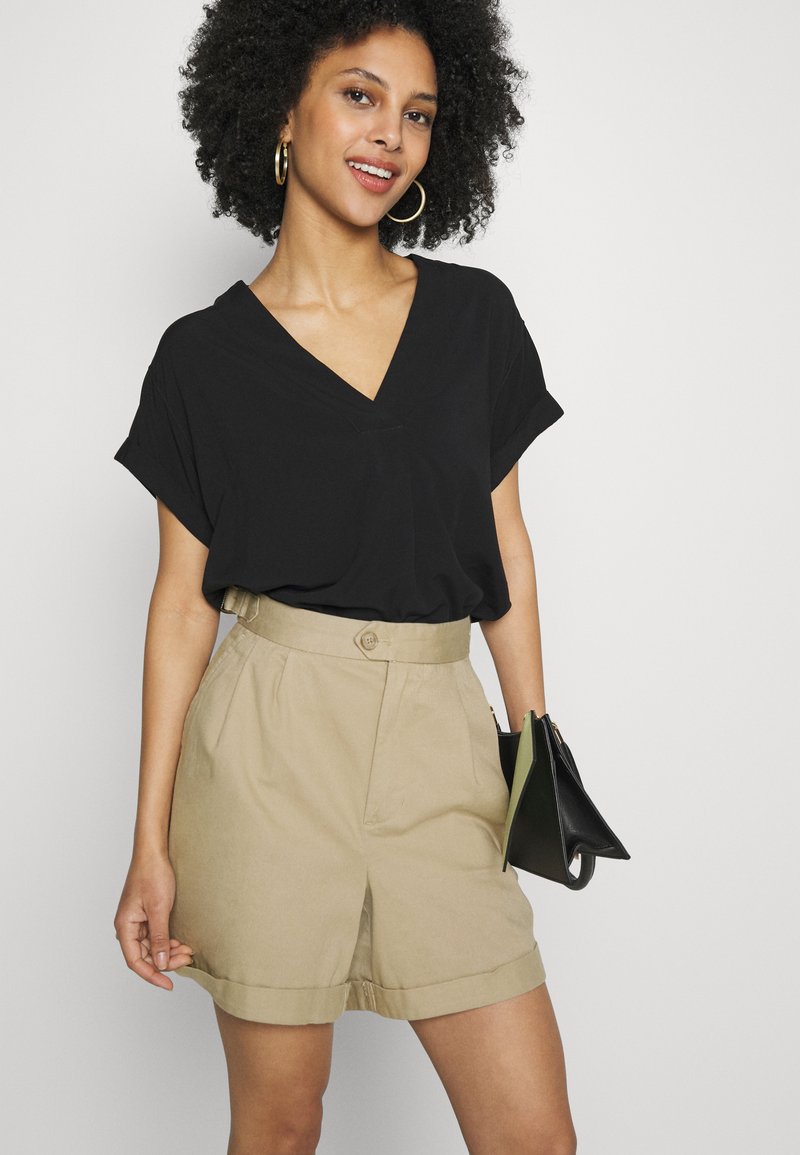  PLEATED ROLLED CUFF - Shorts - Sanded Khaki