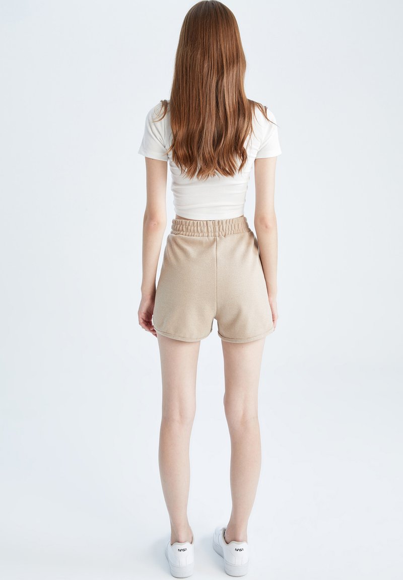 DeFacto Shorts - Beige