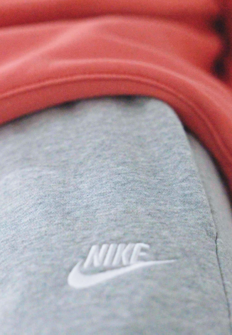Nike Sportswear CLUB PANT WIDE - Jogginghose - Grey Heather
