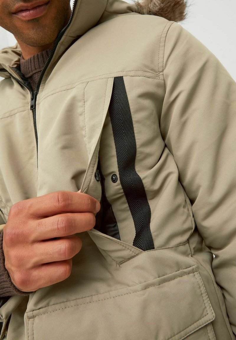 Jack & Jones WARM GEFÜTTERTE MIT KUNSTFELL KAPUZE - Wintermantel - Braun