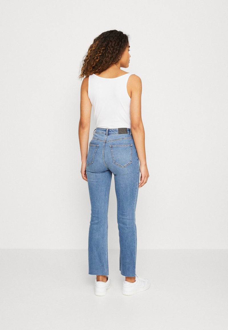 ONLY ONLKENYA MID - Flared Jeans - Medium Blue Denim