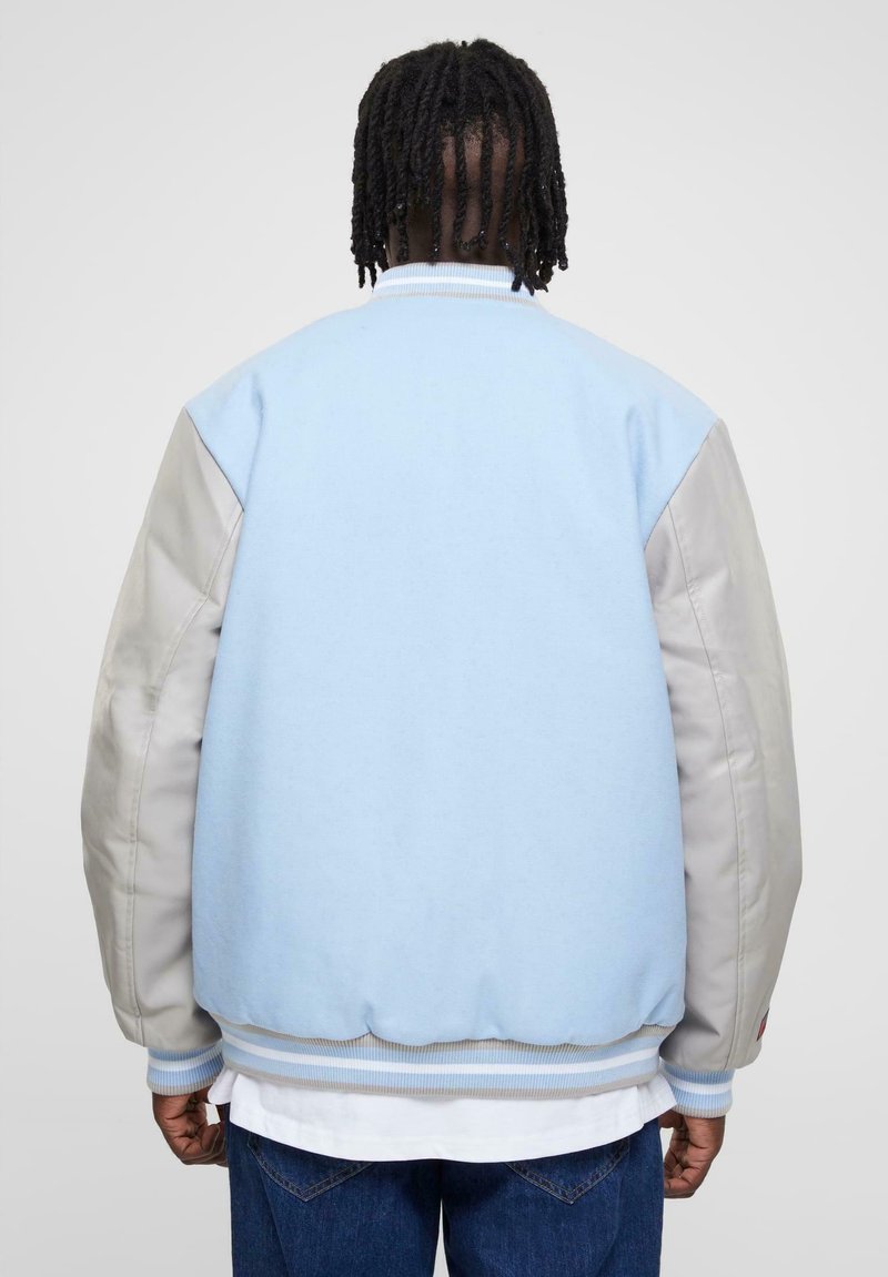 FUBU COLLEGE VARSITY - Bomberjacke - Blue Light Grey