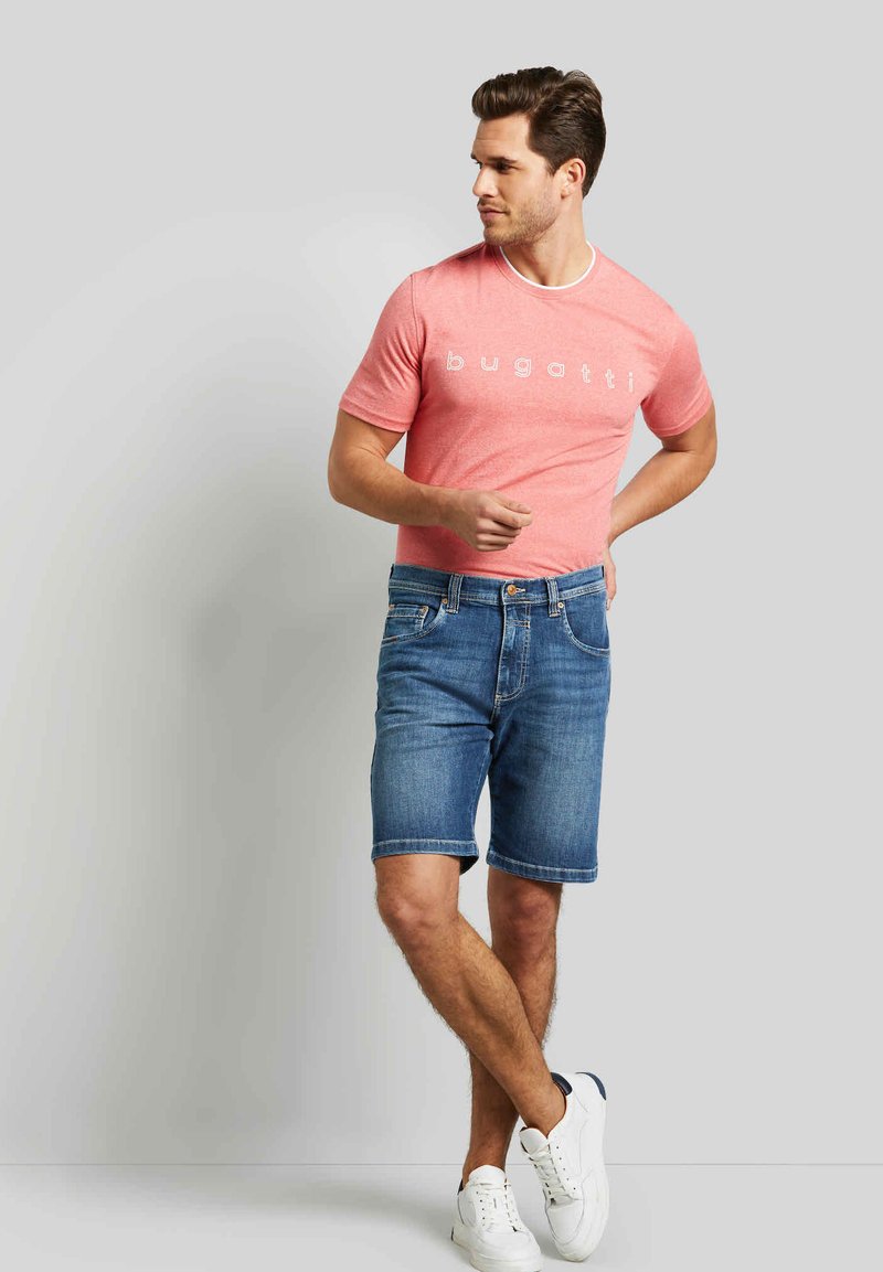 Bugatti BERMUDA - Jeans Shorts - Blau