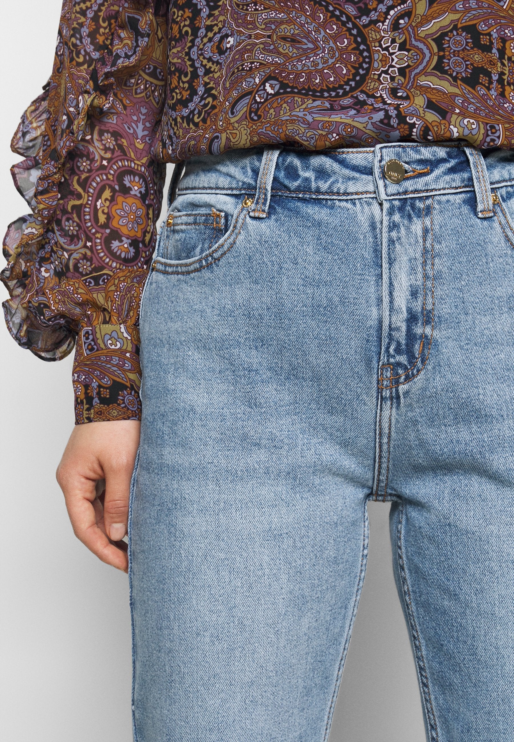 ONLY Petite ONLEMILY LIFE ANKLE - Straight Leg Jeans - Medium Blue