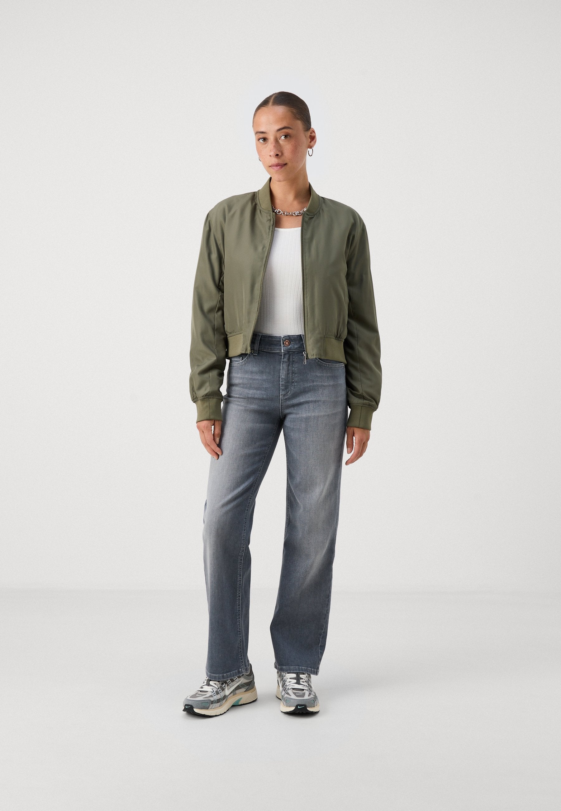 ONLY Petite ONLBLUSH MID - Straight Leg Jeans - Medium Grey Denim