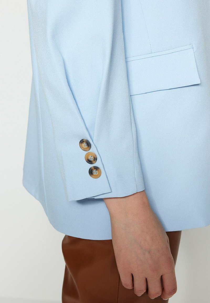 Trendyol Kurzmantel - Blue