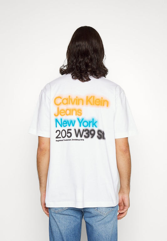 Calvin Klein Jeans BLURRED COLORED ADDRESS TEE - T-Shirt Print - Bright White