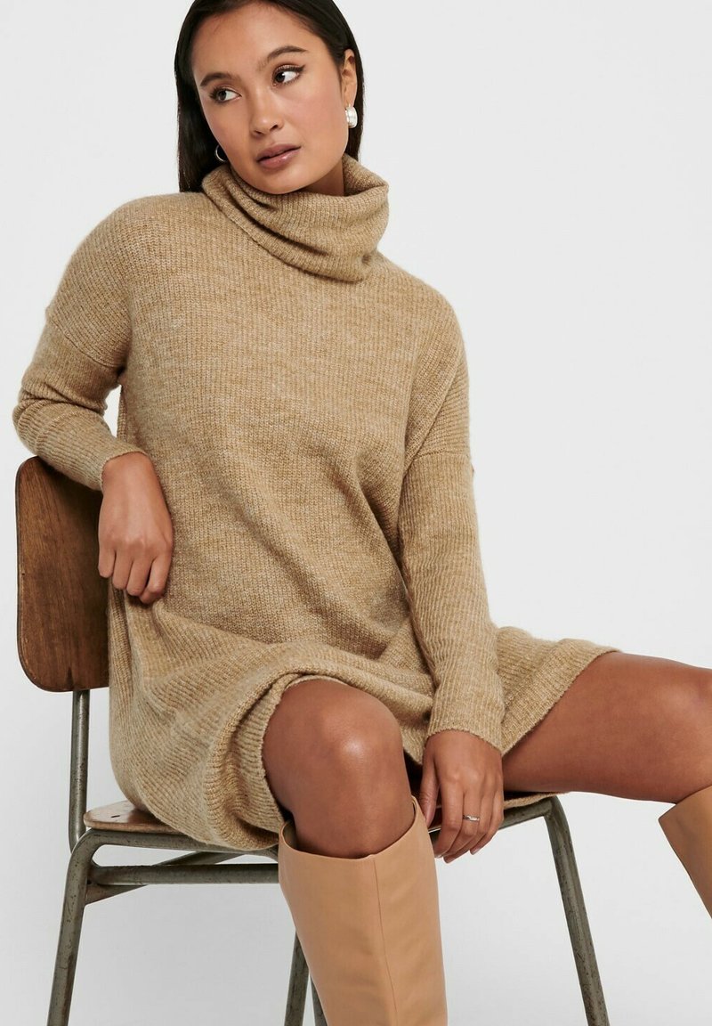 ONLY LONGSLEEVE ONLJANAPULLO - Strickkleid - Beige