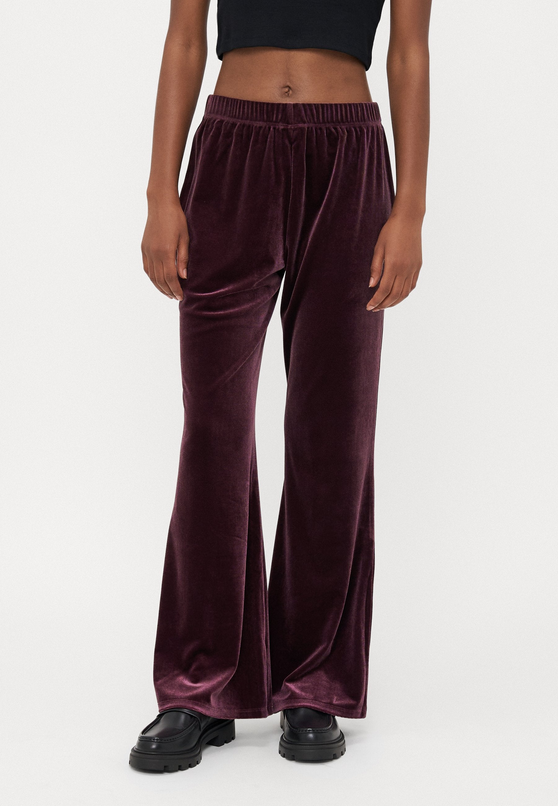 ONLY Petite ONLSMOOTH FLARED - Trousers - Winetasting