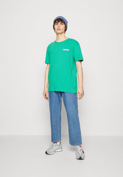 Wrangler LOGO TEE - T-Shirt Basic - Leprechaun Green