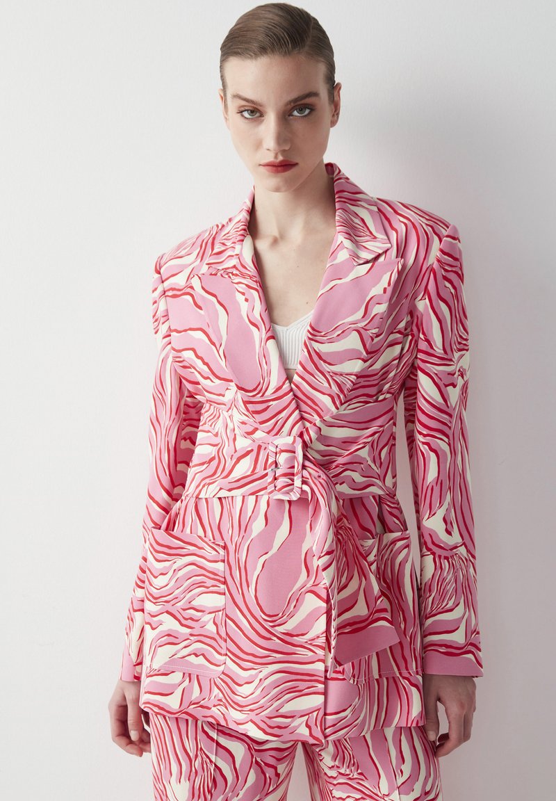 Ipekyol REGULAR FIT PATTERNED WITH FIXED BELT ACCESSORY - Kurzmantel - Pink
