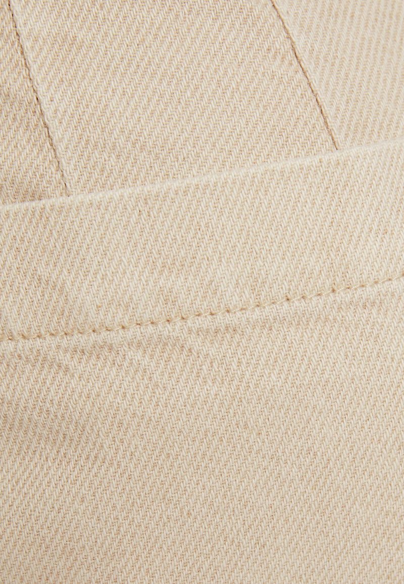 BERSHKA CULOTTES - Flared Jeans - Sand