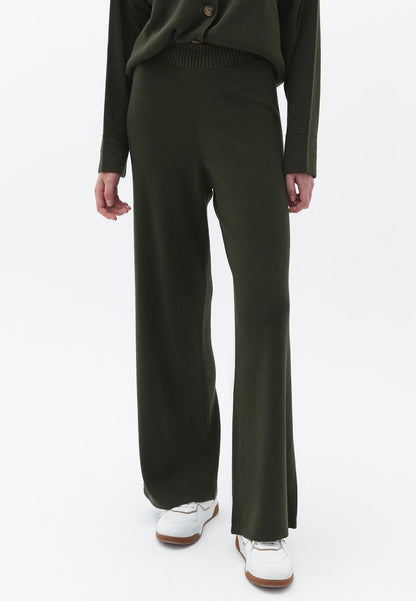  MIT AUSGESTELLTER BEINFORM - Stoffhose - Kombu Green