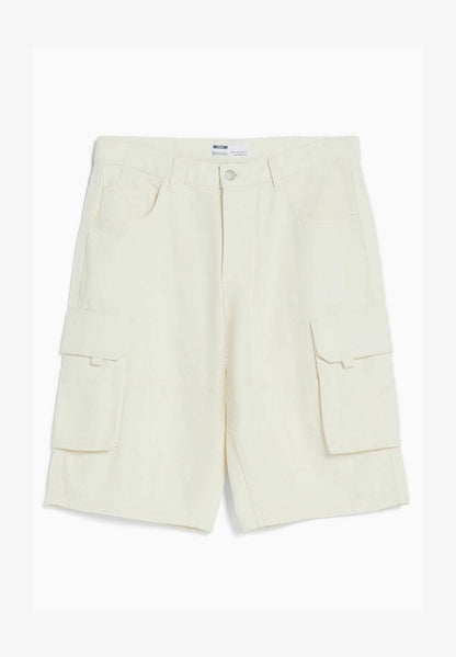 BERSHKA BAGGY CARGO - Shorts - Beige
