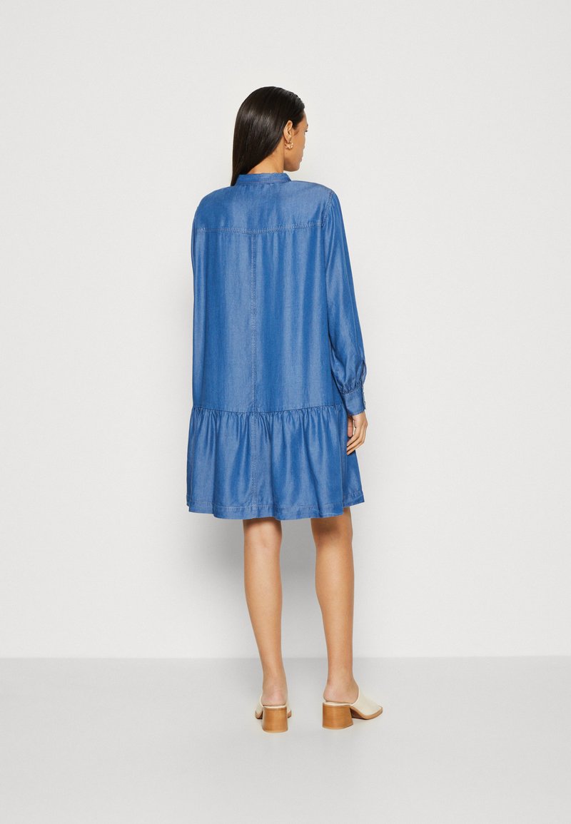 Marc O'Polo DRESS SHORT STYLE GATHERING - Jeanskleid - Washed Mid Blue