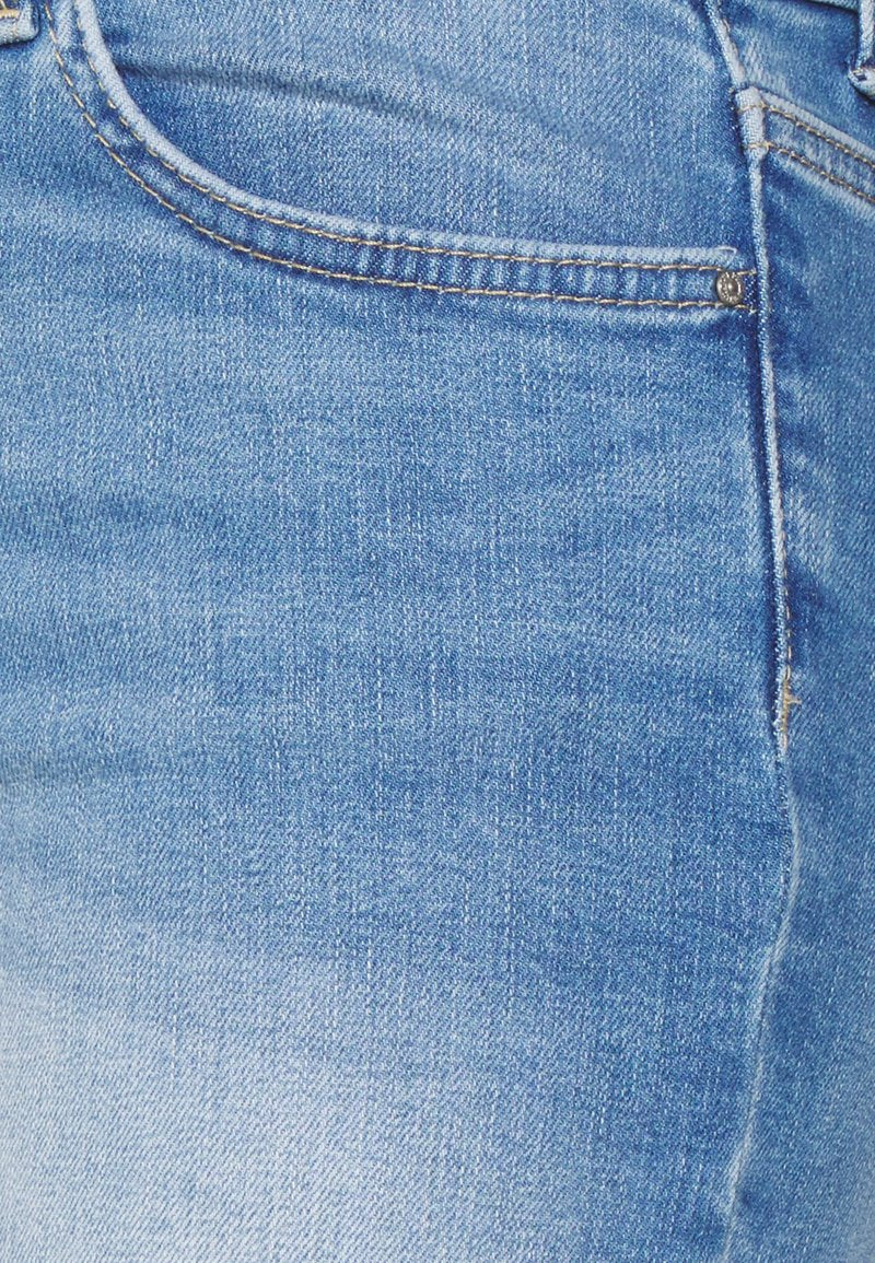 ONLY ONLBLUSH MID RAW - Jeans Shorts - Light Blue Denim