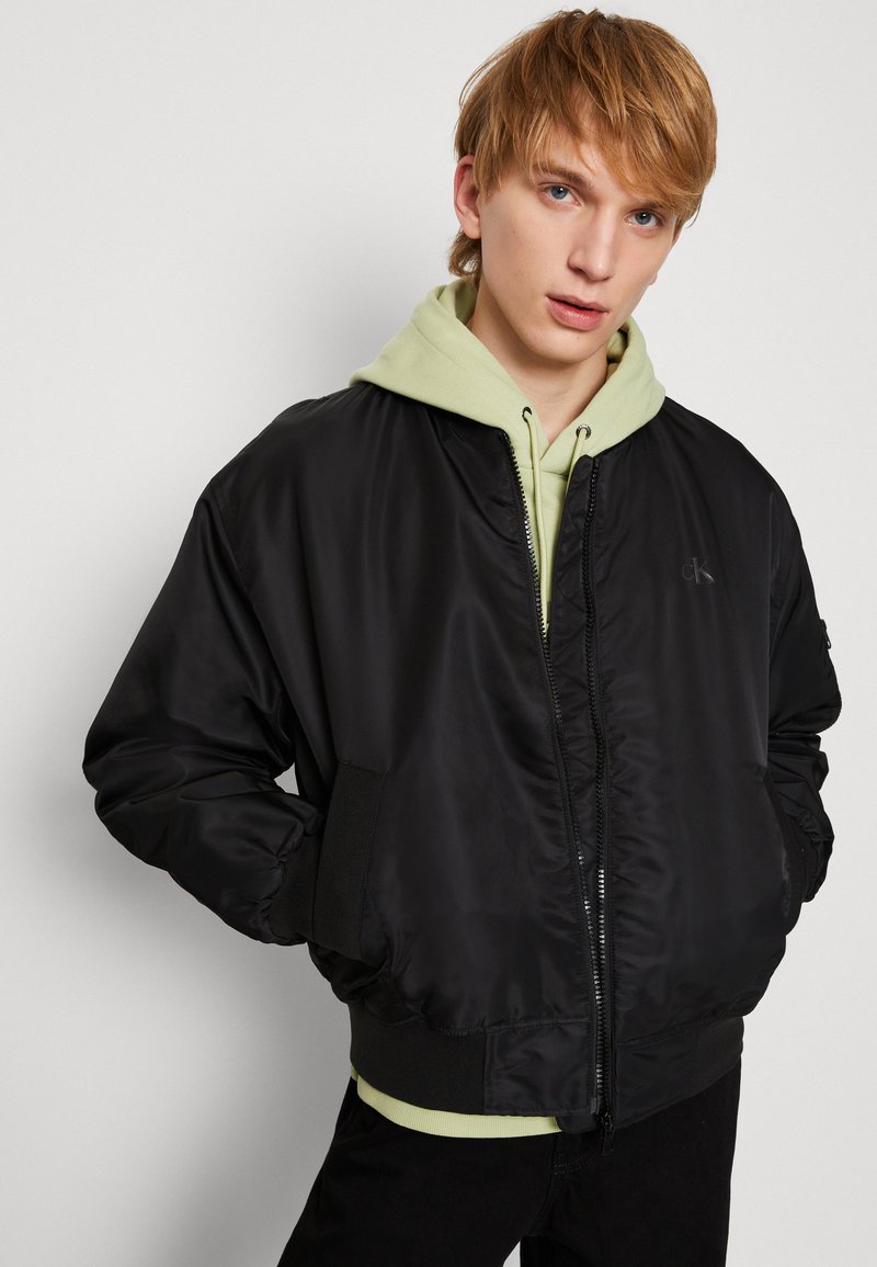Calvin Klein Jeans BADGE SLEEVE POCKET - Bomberjacke - Black