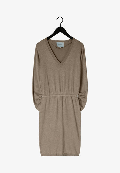 Minus VILENA V-NECK - Strickkleid - Bruin