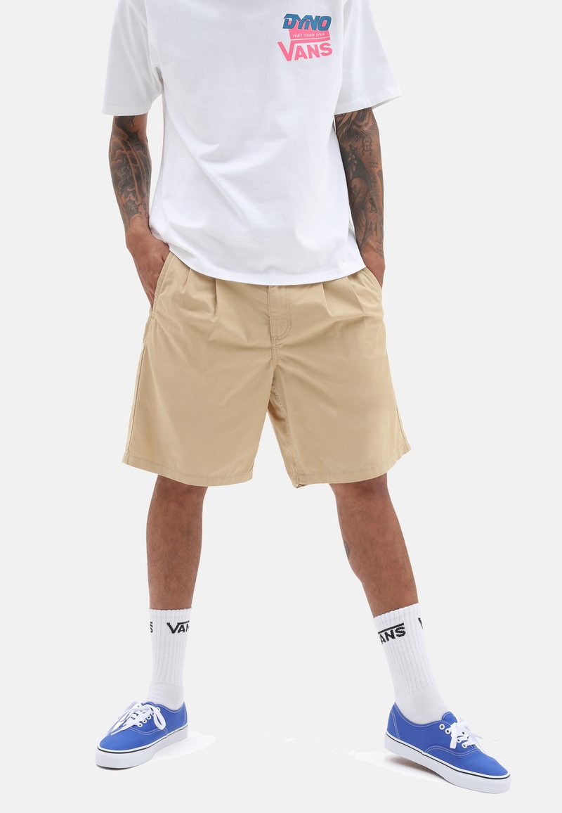 Vans AUTHENTIC CHINO PLEATED LOOSE - Shorts - Medium Brown