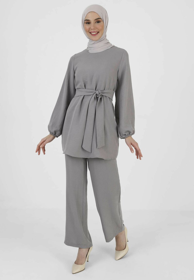  CREW NECK REFKA CASUAL SET - Stoffhose - Grey