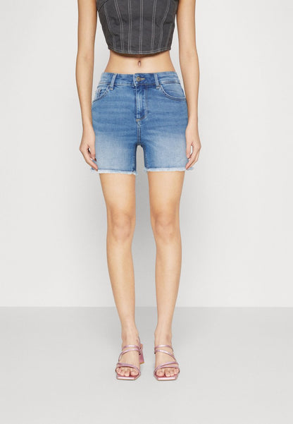 ONLY ONLBLUSH MID RAW - Jeans Shorts - Light Blue Denim