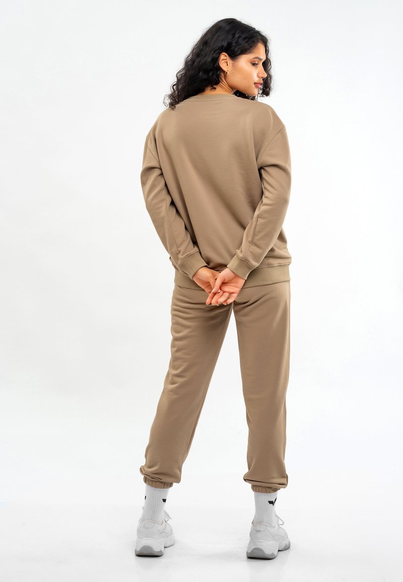  REGULAR FIT - Trainingsanzug - Stone