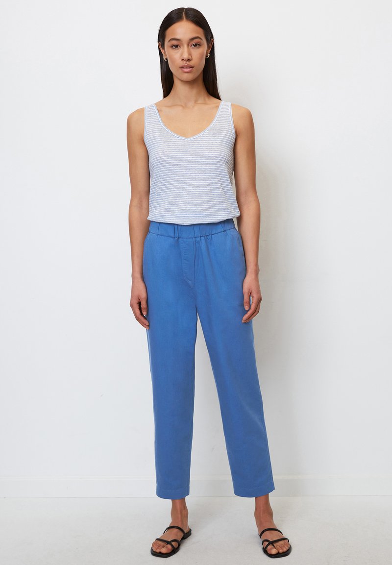 Marc O'Polo BARREL SHAPE MIT GUMMIZUG - Stoffhose - Summer Sky