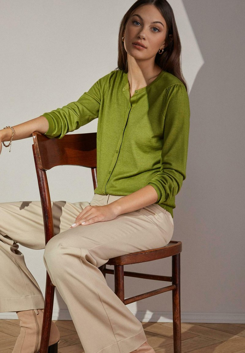  ULTRAFINE - Strickjacke - Verde Oliva Tc